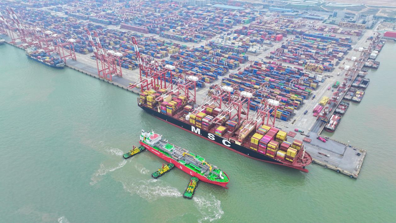 广州港实现“锚地+船埠”全模式LNG加注，助力货主降本增效与绿色航运升级