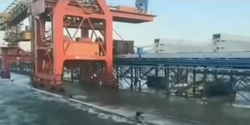 辽宁沿海港口突发海水倒灌，部门港口暂停作业