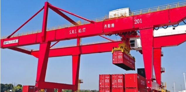 丹阳港，镇江最大的内河集装箱船埠