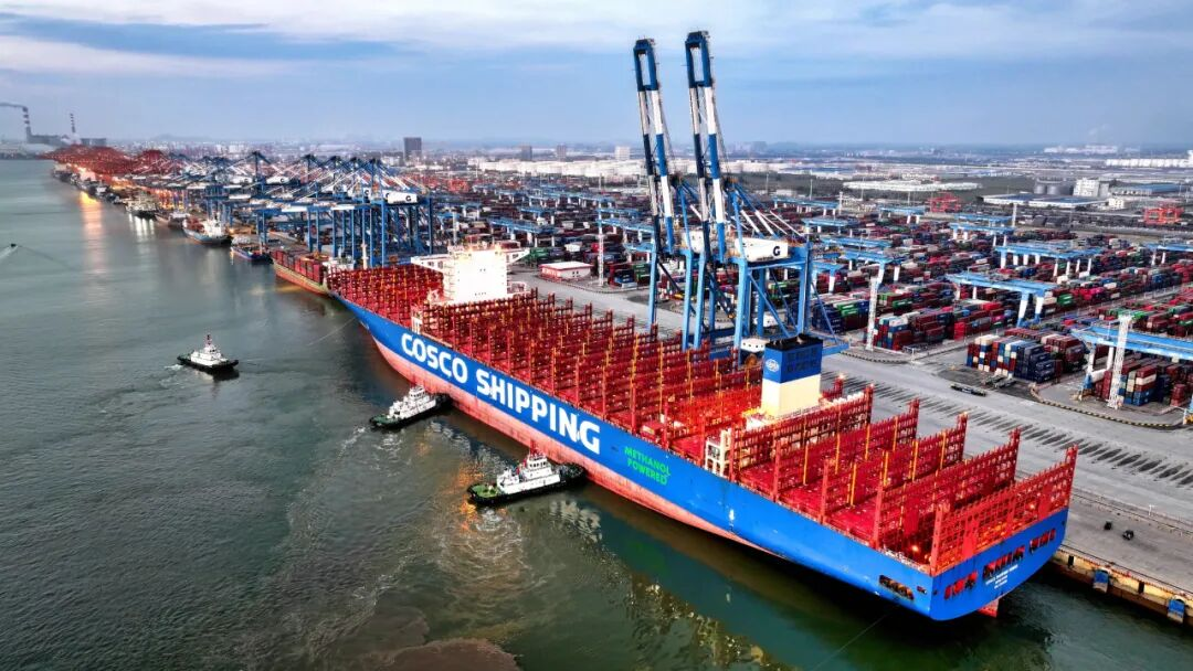 北部湾港成功靠泊20万吨级巨轮，超大型船舶实现常态化通航！